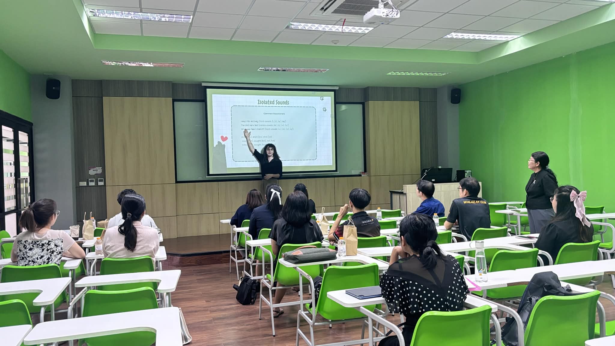 ศคร. จัดกิจกรรมอบรมเชิงปฏิบัติการหัวข้อ "English Pronunciation" สำหรับอาจารย์ผู้สอน